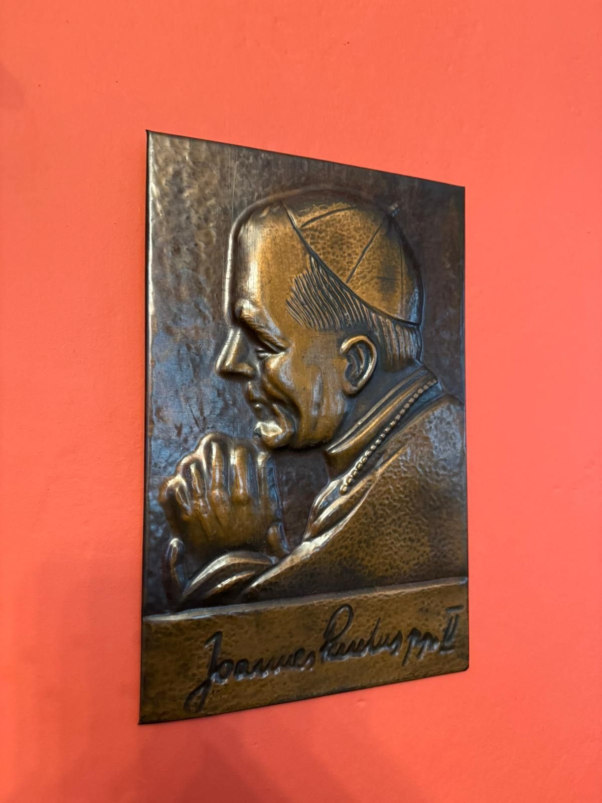 Płaskorzeźba z wizerunkiem Papieża Jana Pawła II