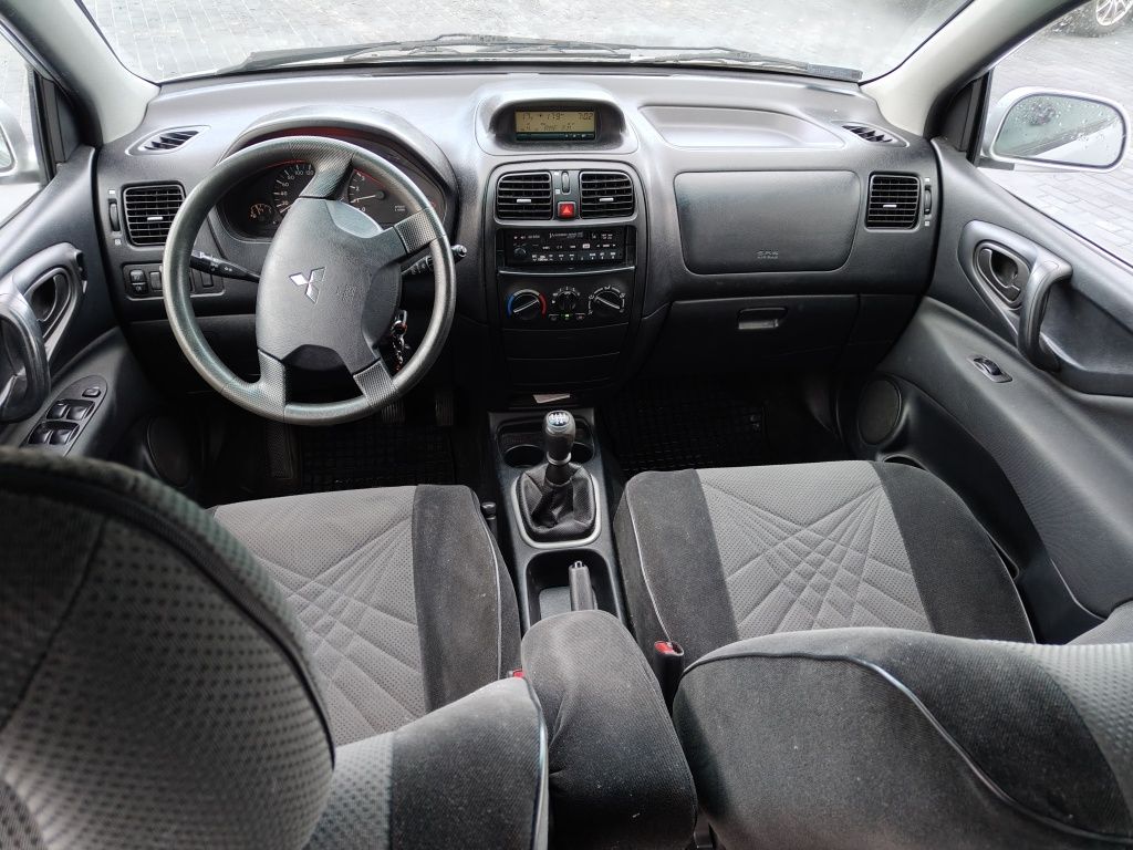 Mitsubishi spacer star 1,6 klima 136 tyś przebiegu