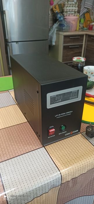 ИБП LogicPower 1000VA+ (700Вт)  и 1500VA+(1050Вт)