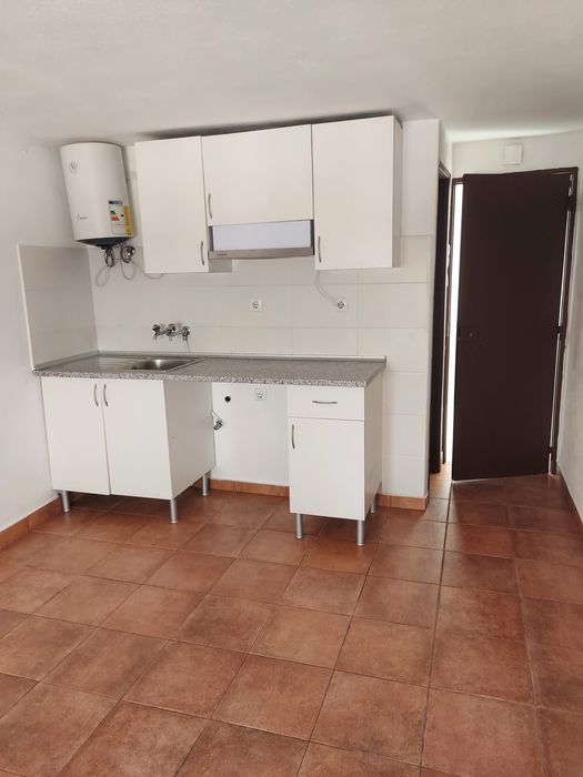 Arenda-se T0 à Pontinha