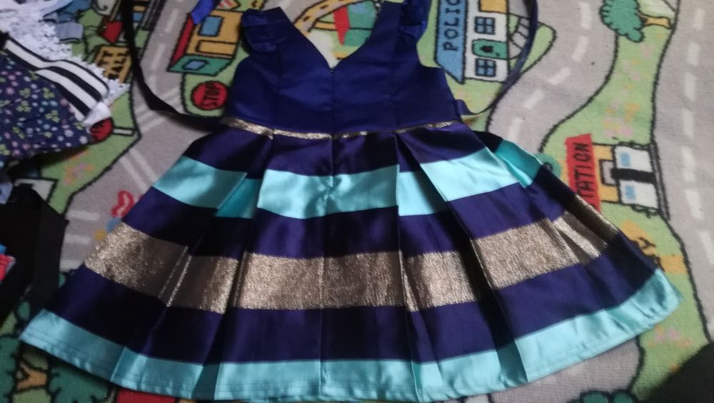 Varia roupa de menina