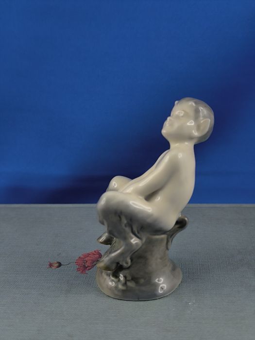 Faun na pieńku Royal Copenhagen nr.1738 #porcelana #ozdoba #dekoracja