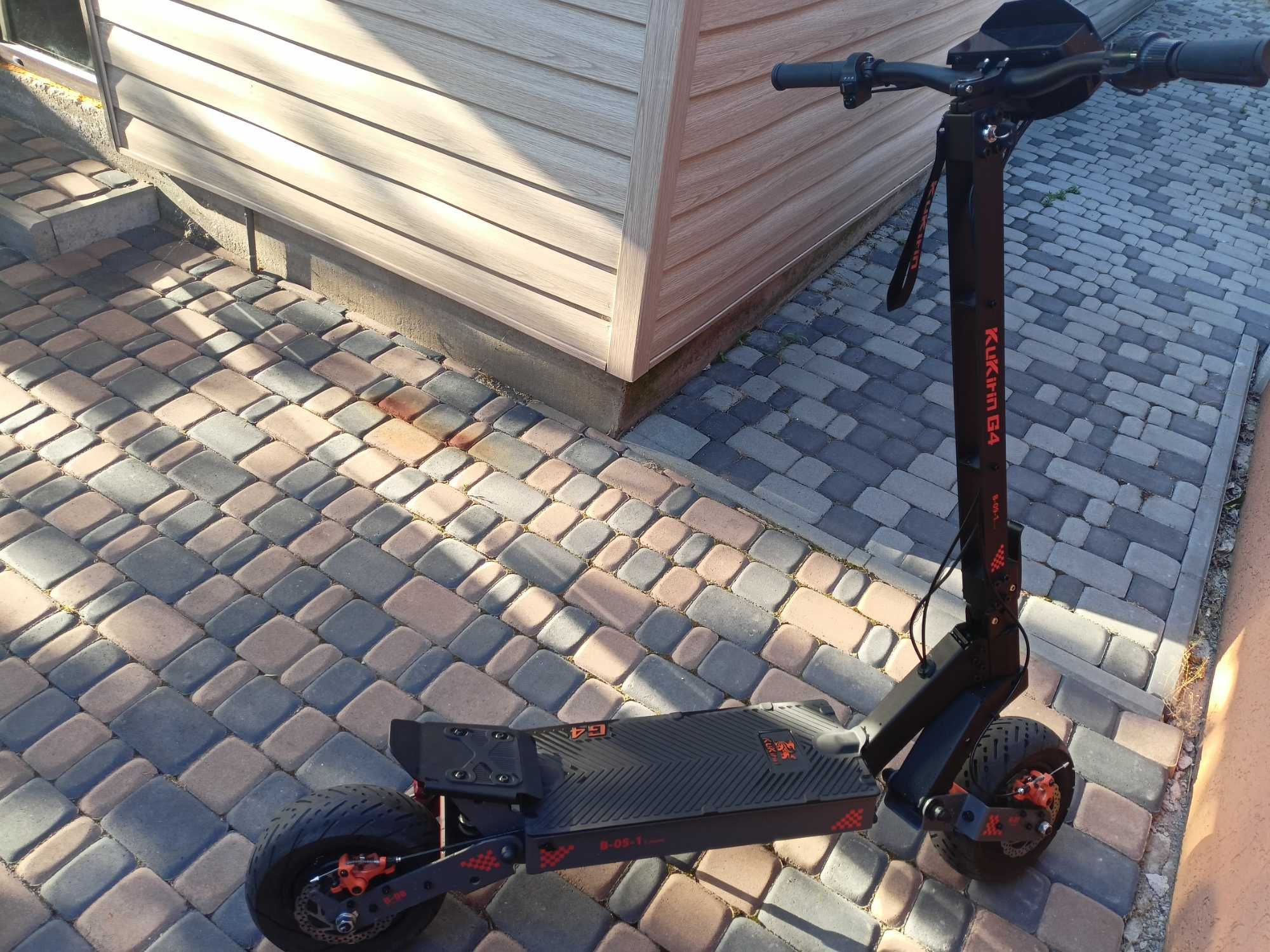 Продам электросамокат Kukurin g4
