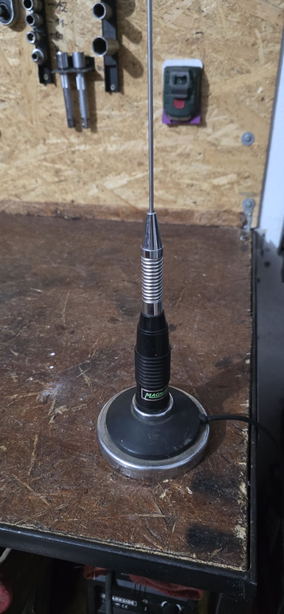 CB Midlan alan 28 com antena amplificador e coluna