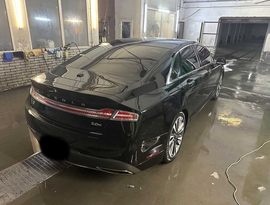 Водитель с автомобилем Lincoln MKZ — Услуги премиум-класса