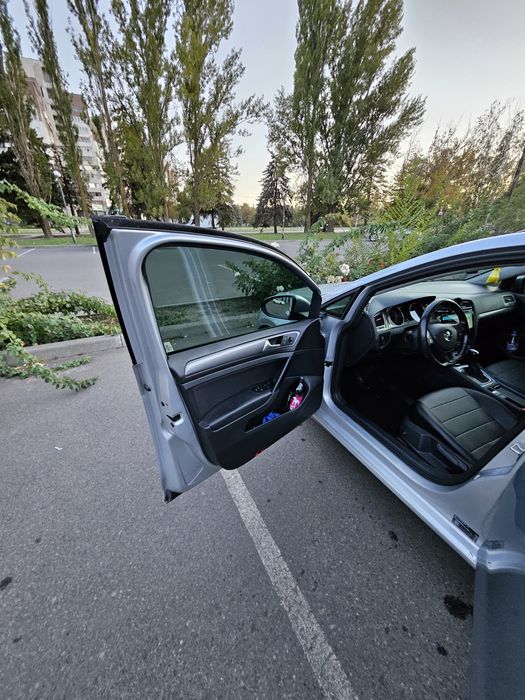 Продам Volkswagen Golf VII