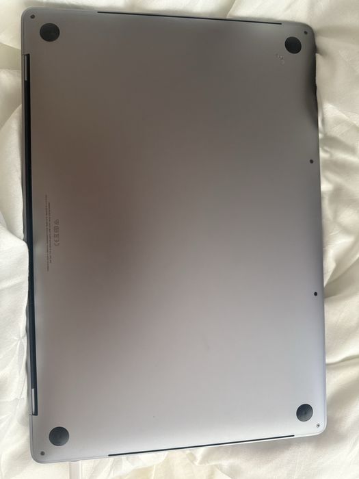 MacBook Pro 2019 i9 1TB