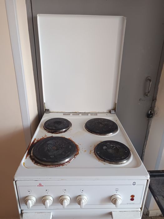 Електрична плита з духовкою