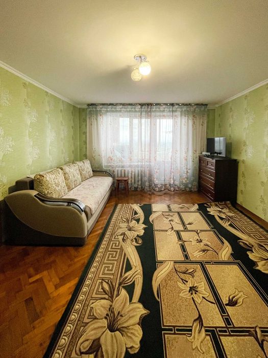 Продається квартира по вул. О.Пчілки . 38 м2