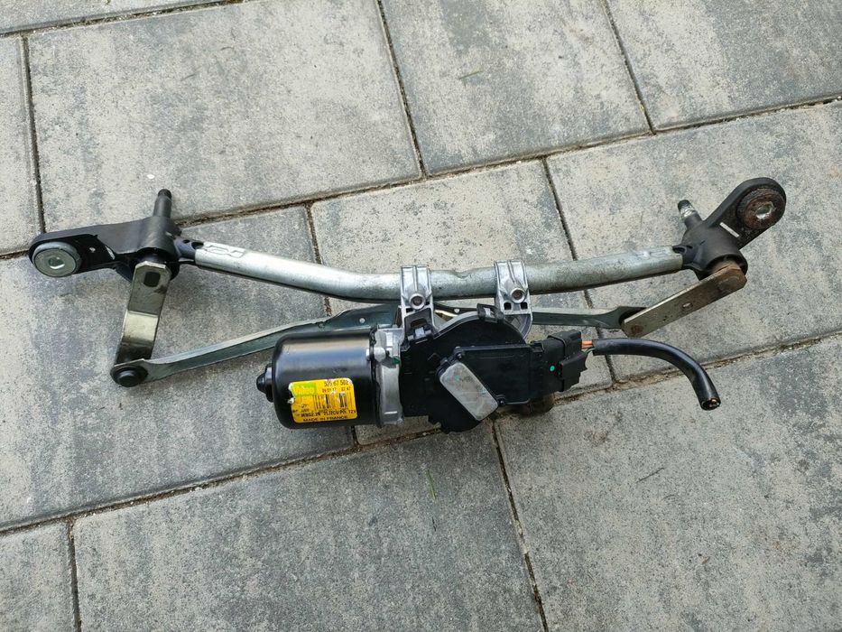 Clio III mechanizm z silniczkiem wycieraczki przód