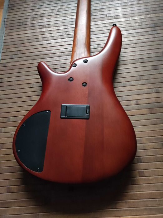 Baixo Ibanez 5 cordas (SR505E Brown Mahogany). Excelente estado, Saco.