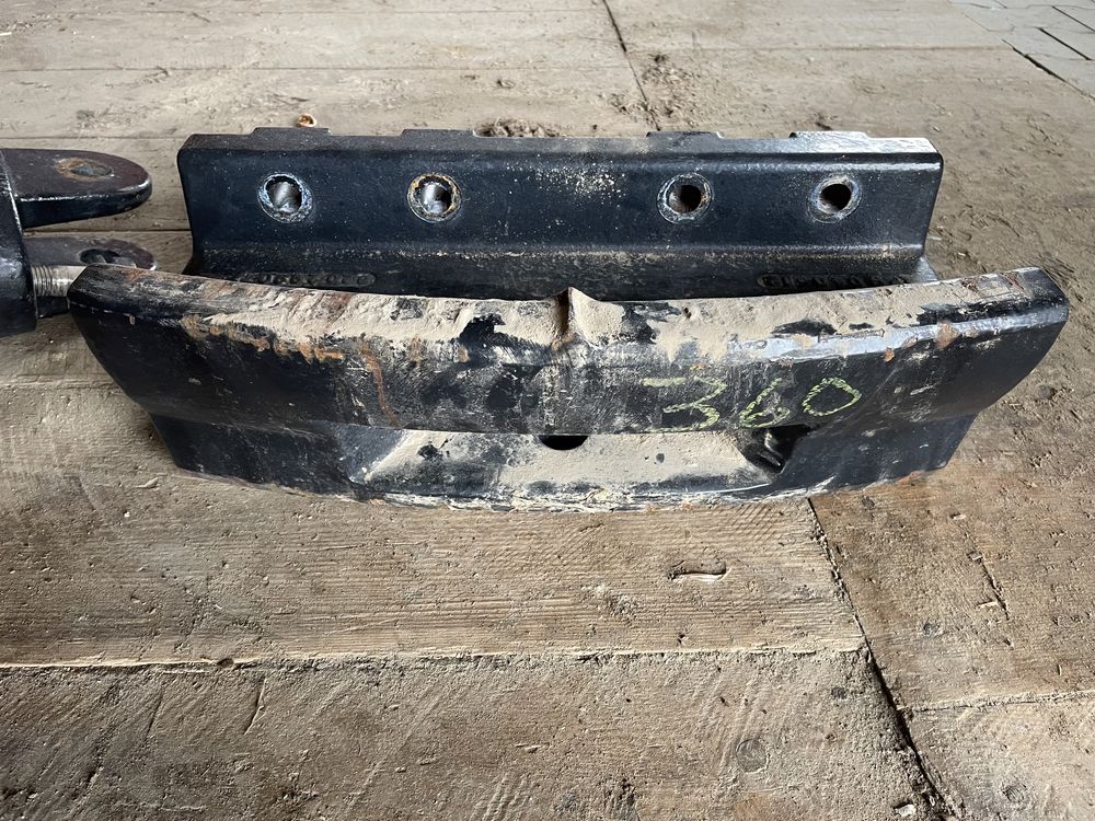 Wieszak odlew adapter do obciążników New Holland T6 6000