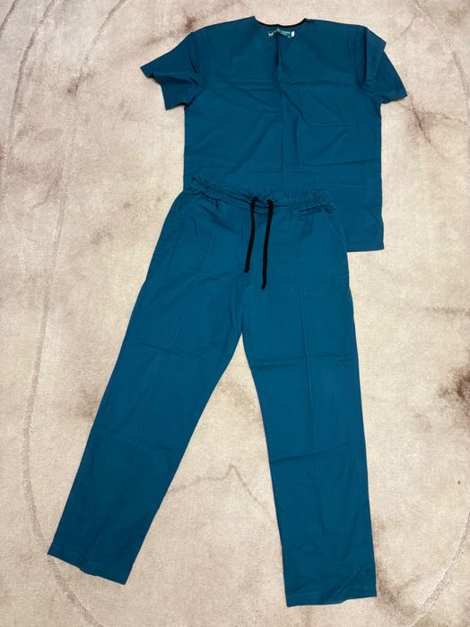 Мадична форма чоловіча, 46 розмір, темно зелена.