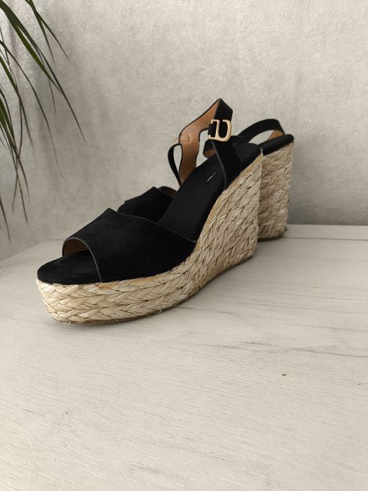 Стильні комбіновані босоніжки