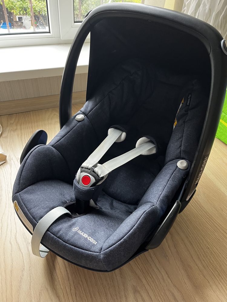 Автокрісло Maxi-Cosi разом із системою Isofix