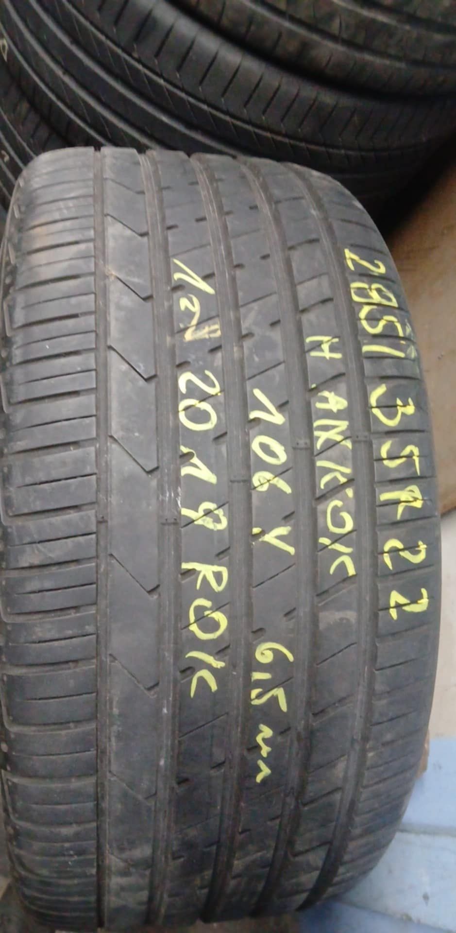 Opony 285/35/R22