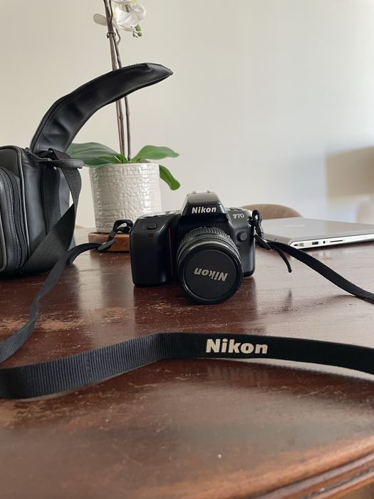Máquina fotográfica Nikon F70