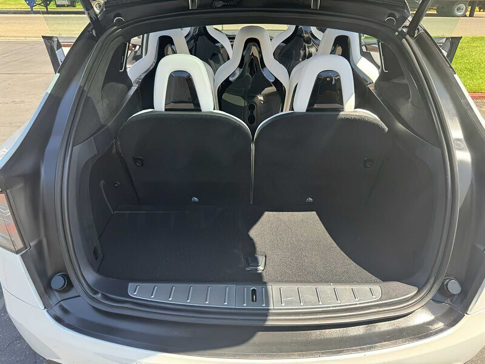 Tesla Model X      2016