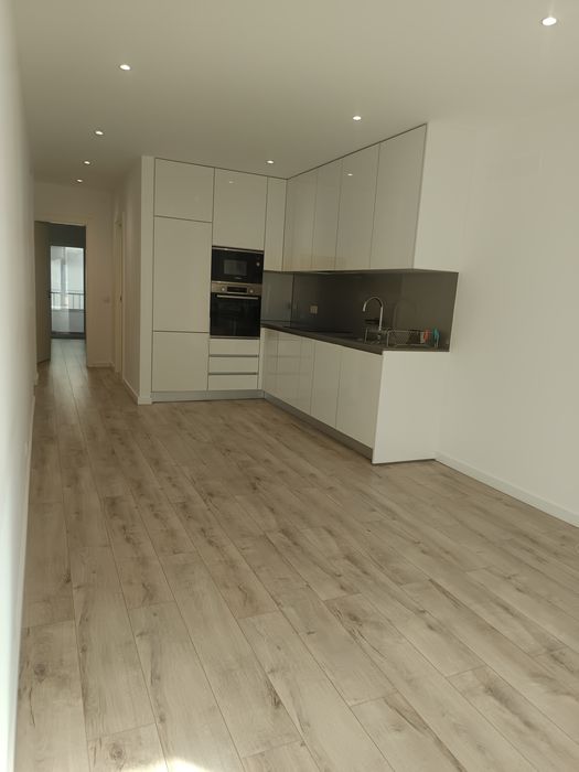 Apartamento T2 Renovado com Vista Única – Coimbra