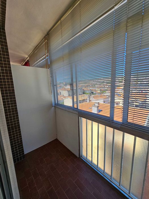 Quarto 320€ c/ Varanda e AC - Vale Flores