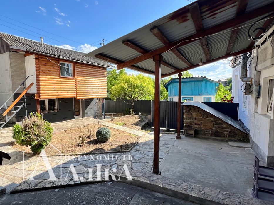 Продам квартиру з гаражем та времянкою в Старому місті