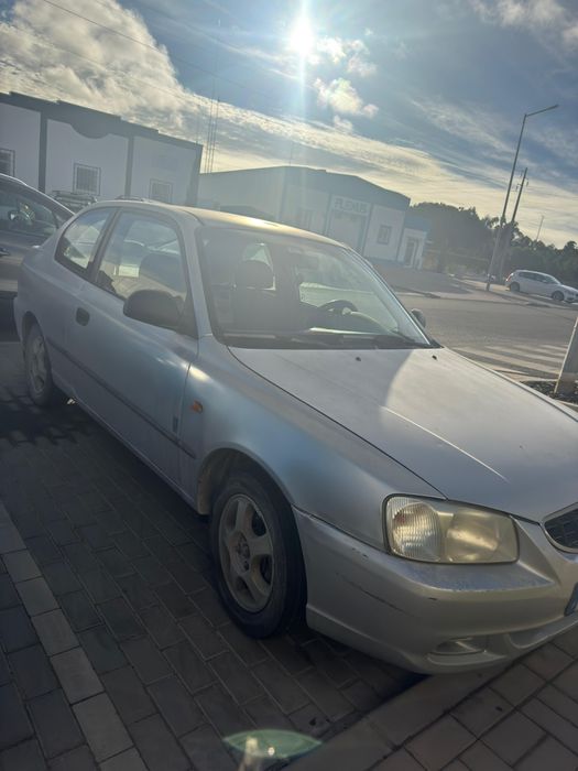 Hyundai Accent.       .