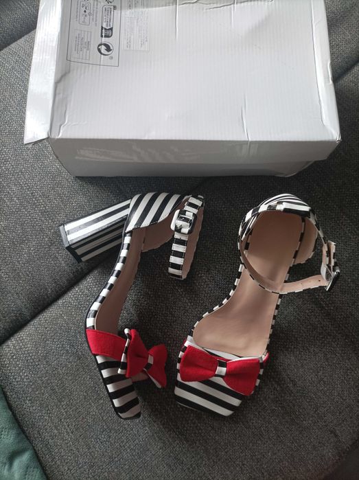 Nowe bez metki sandały na obcasie- słupek, rozmiar 37/38, dł. wkł.24,3