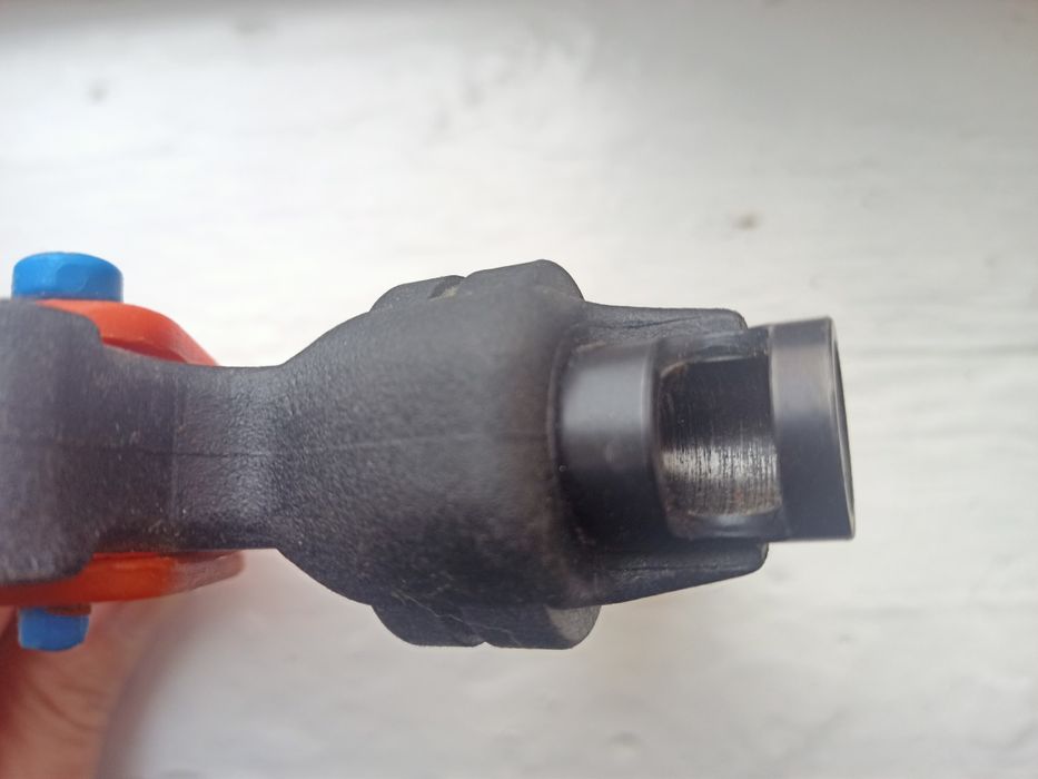 Пробій-дірокол для лейфлета.