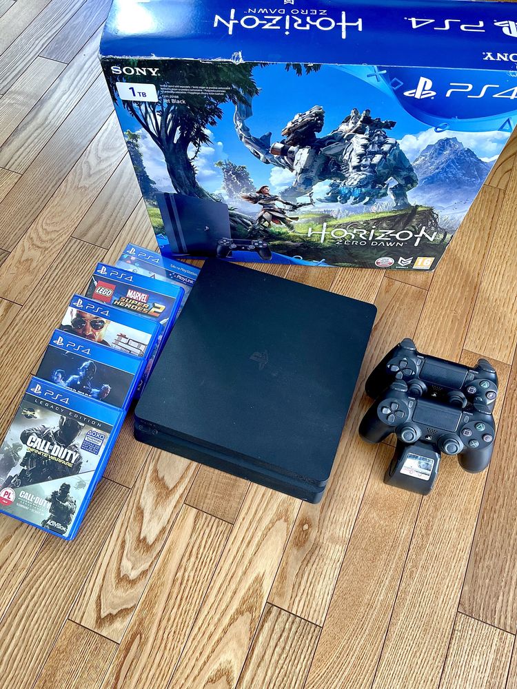 Konsola Sony PlayStation 4 1TB, 2 pady, 5 gier