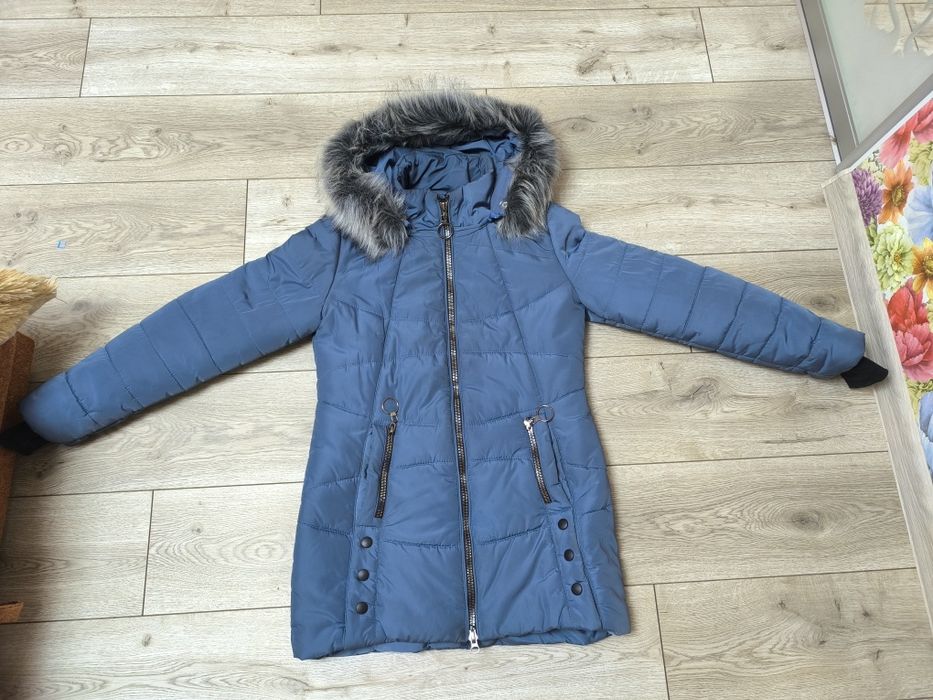Зимова куртка на дівчинку підлітка