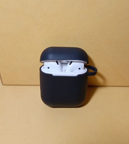 Навушники вкладиші безпроводні Apple AirPods з зарядним кейсом
