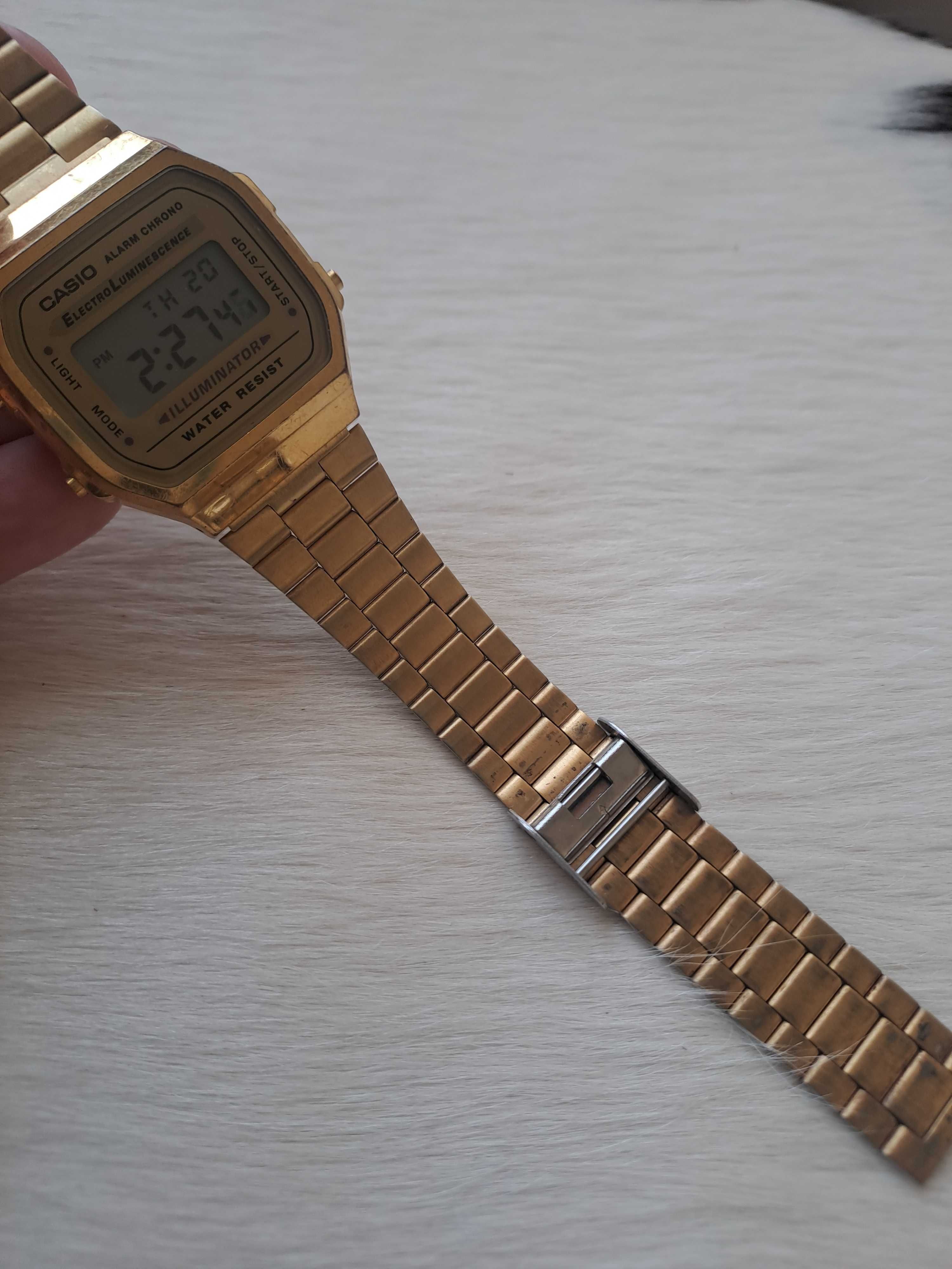 Relógio digital dourado - Cassio