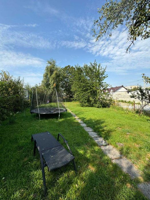 Продаж будинку з ремонтом, з подвір'ям Винники