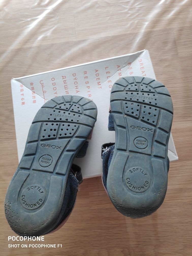 Sandálias Geox, tamanho 24