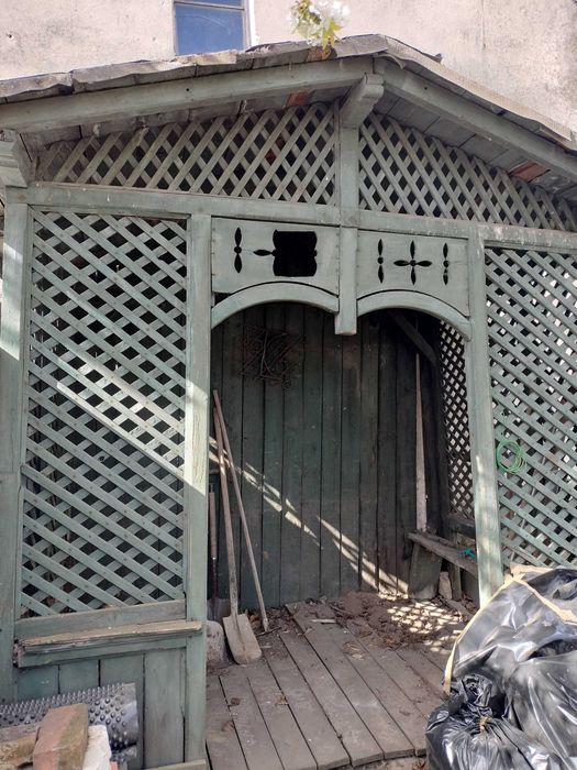 Przydomowa lauba drewniana