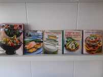 Wok comida asiática / Livros verduras, molhos, peixe e cozinha amigos