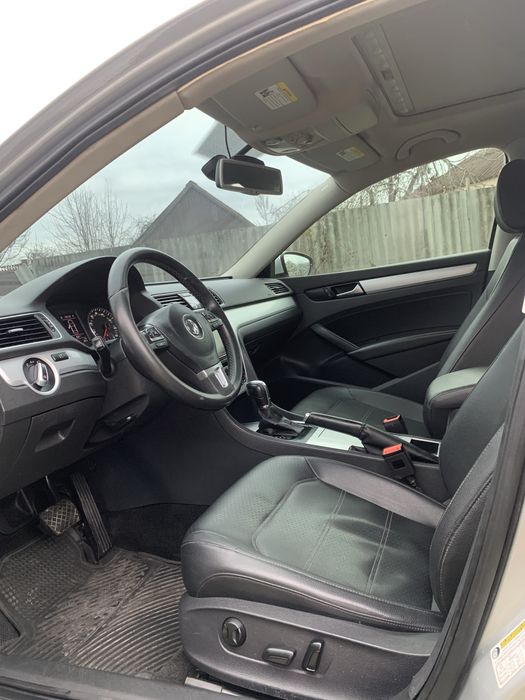 Продам Пассат В7 2013 год 2.5 газ бенз