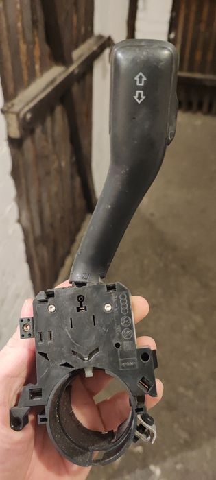 Przełącznik manetka kierunkowskazów i regulator świateł passat B5