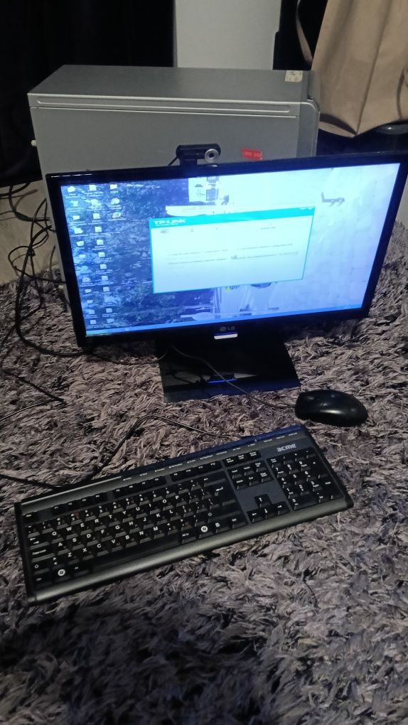 Komputer z monitorem