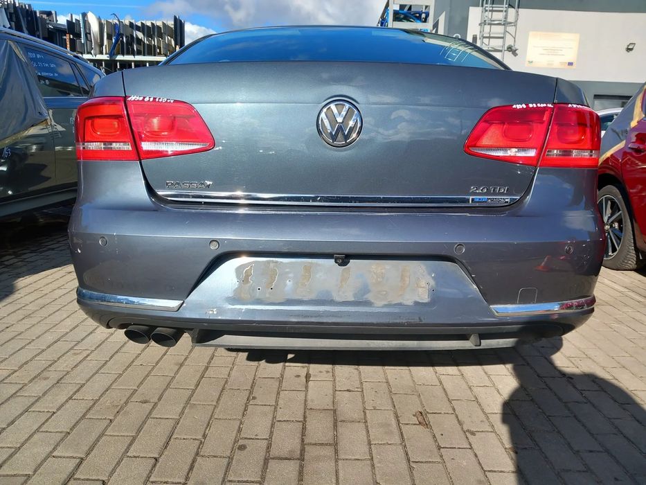 VW PASSAT B7 ZDERZAK TYLNY TYŁ SEDAN PARKTORNIC KOLOR: LK7X