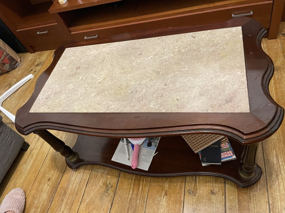 Mesa de centro com pedra mármore
