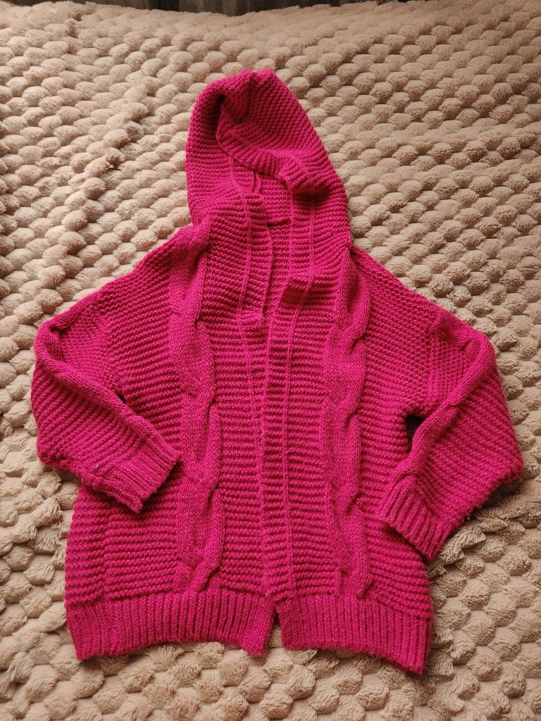 Piękny mięsisty sweter.