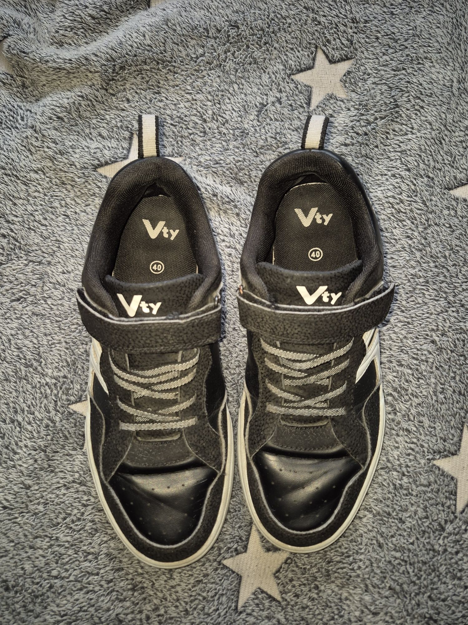 Buty sportowe Vty na rzep r 40 wkł 26 cm