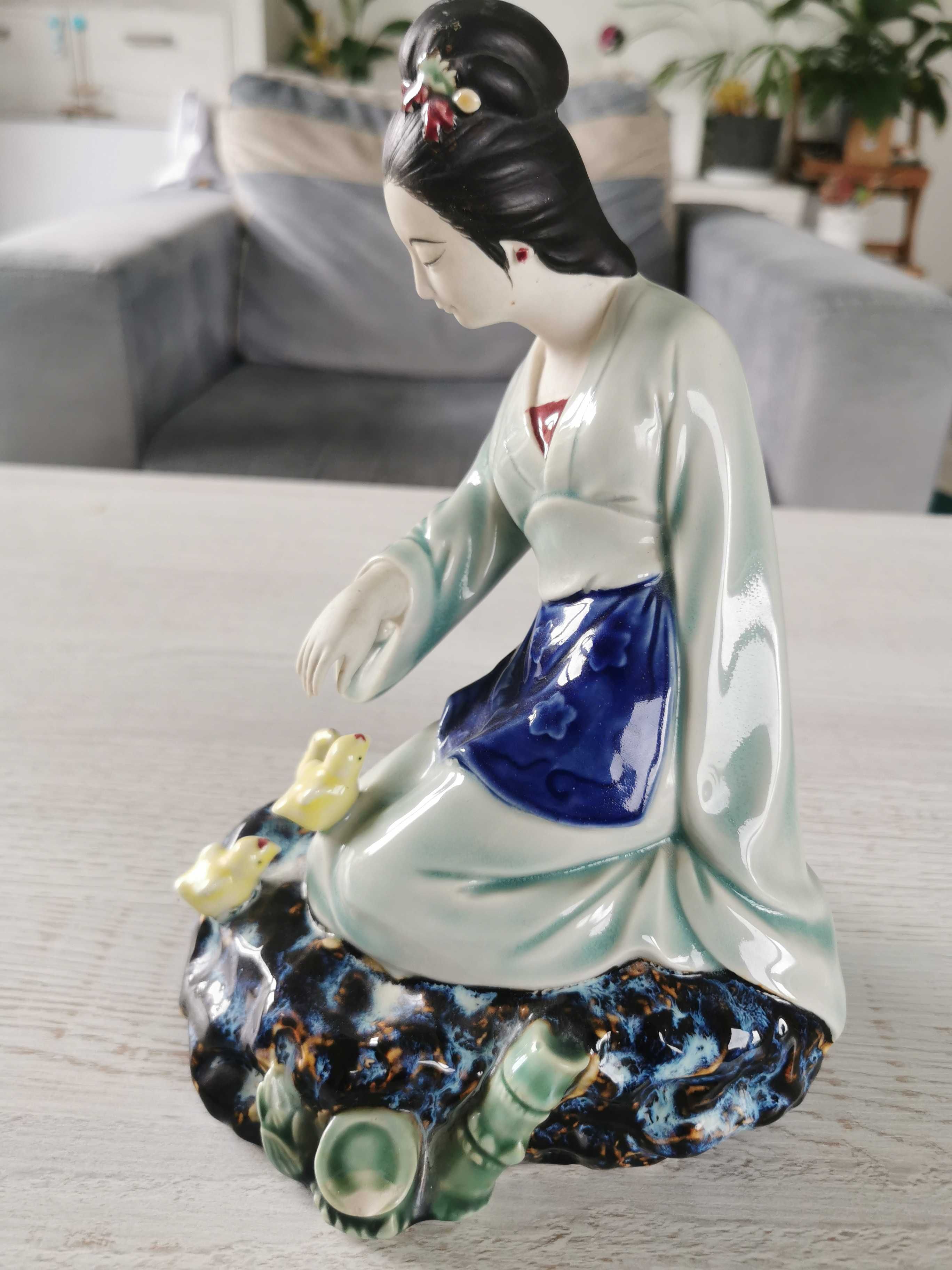 Piękna porcelanowa figurka kobiety - Azja / Chiny /Japonia