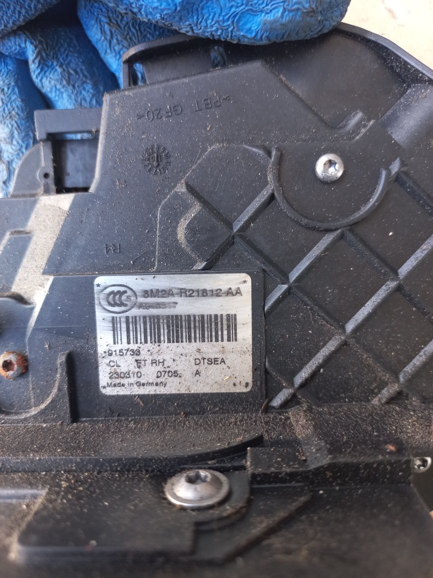 Zamek drzwi prawy przód ford 8m2a-r21812-aa