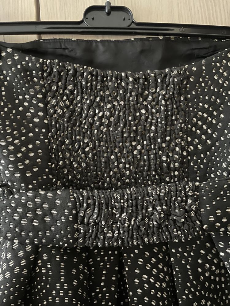 Zara elegancka sukienka bombka z odkrytymi plecami rozmiar s
