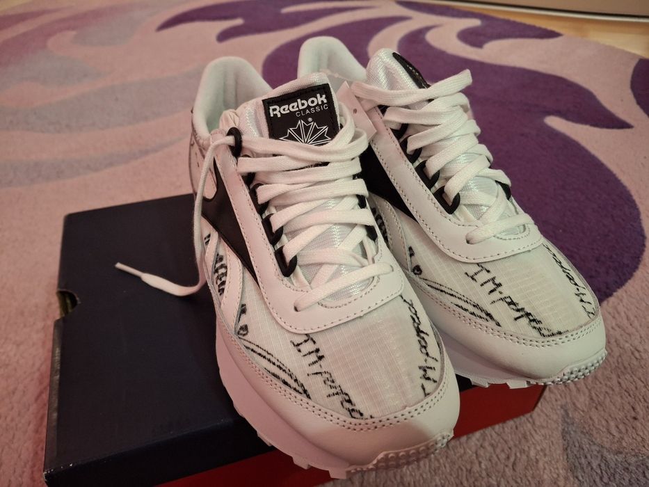 Кросівки Reebok.