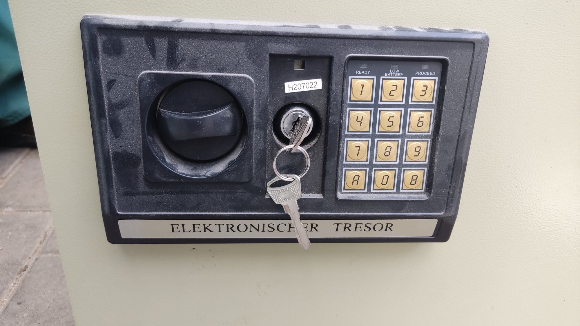 Сейф 38х36х45 немецкий elektroniker tresor