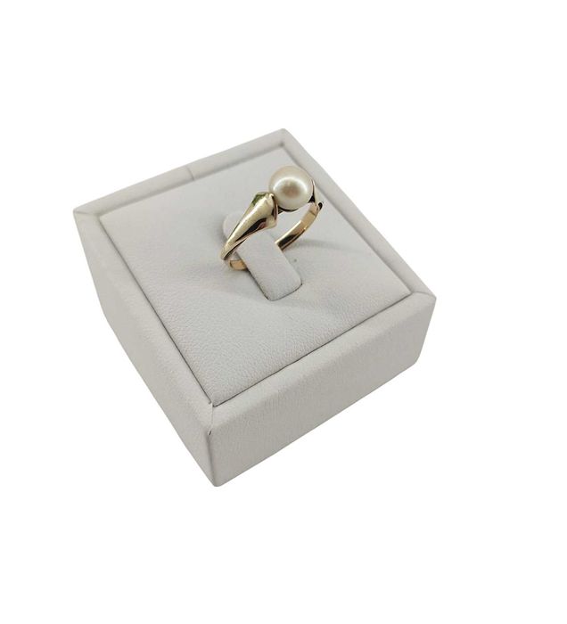 Złoty Pierścionek p. 333 w: 2,14g r: 18