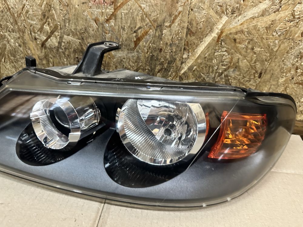 Передні фари Nissan Almera N16 Нісан Альмера Н16 2002—2006 ціна за пар